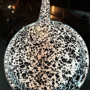 ENAMELWARE Frying pan